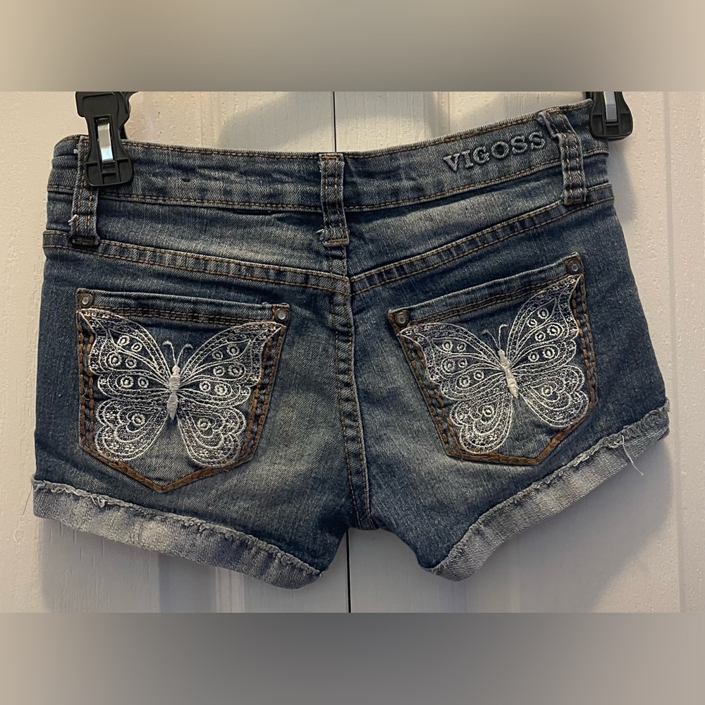 Little girl Vigors Jean shorts with a Butterfly on the back pockets size 8 kids